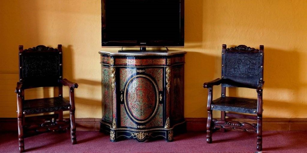 Hotel Santa Cruz Plaza Esterno foto A television set